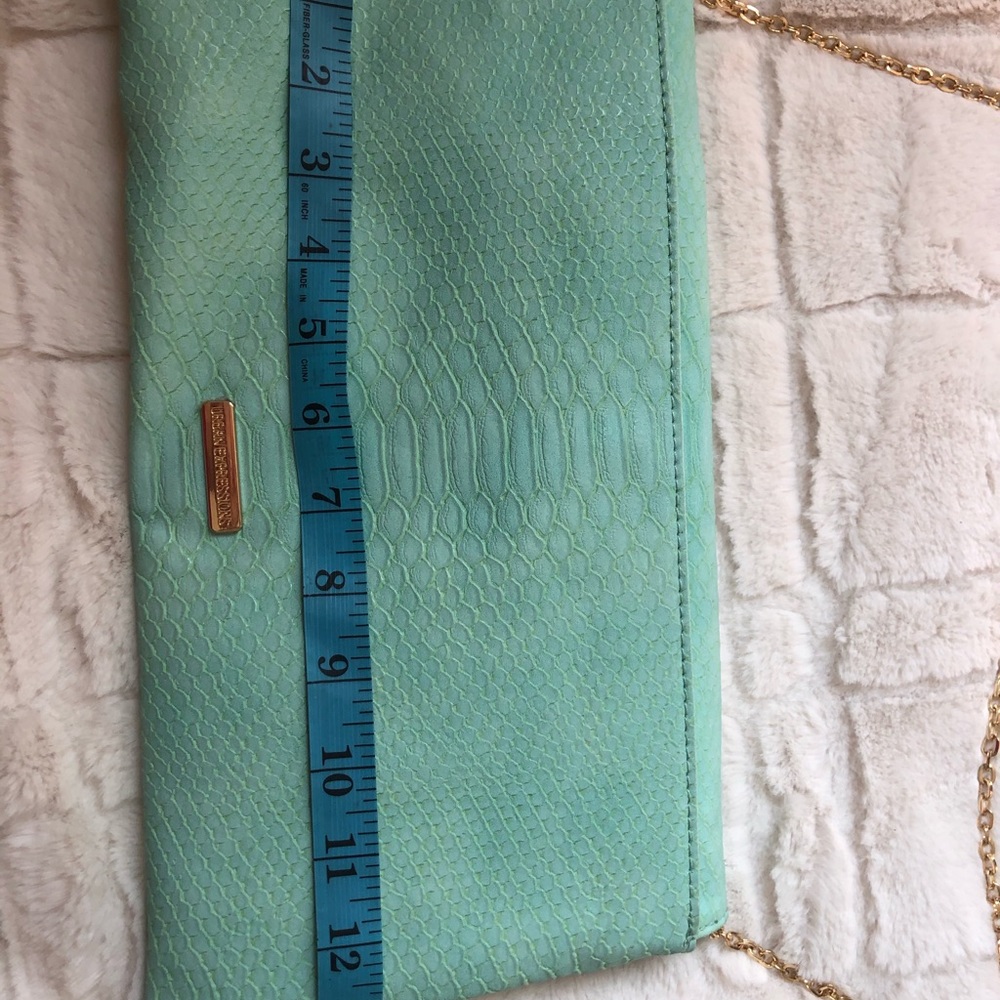 Urban expression clutch